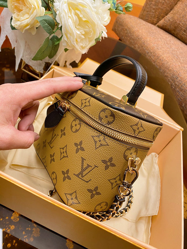LOV2 Bags - Luxurious Bags  2670