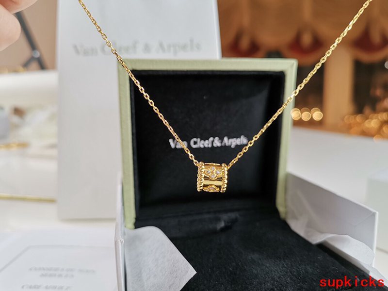 Van Cleef & Arples Jewelry