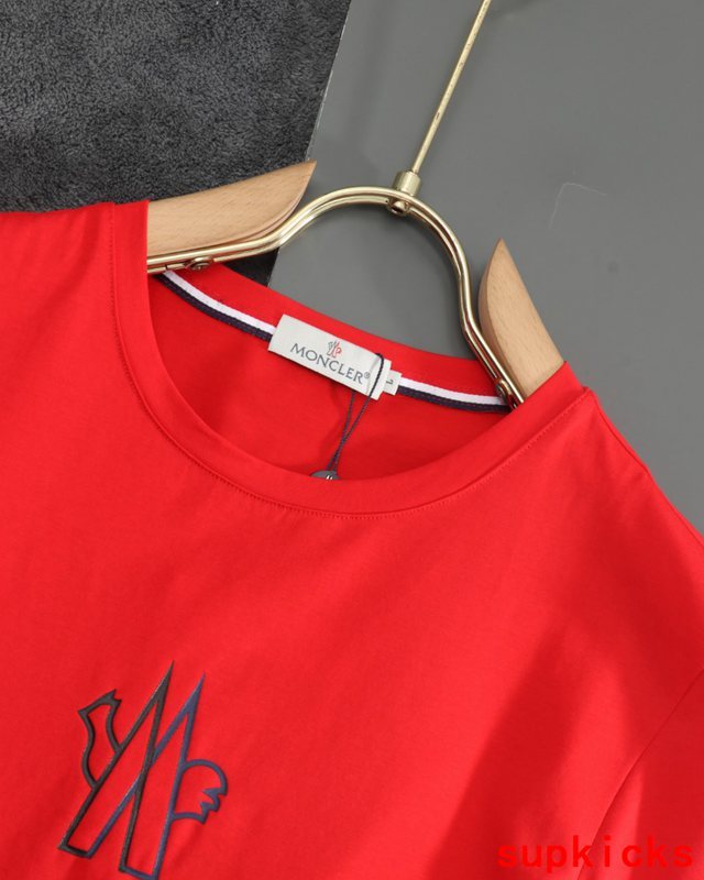 Moncler Luxury Cloth