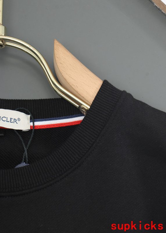 Moncler Luxury Cloth