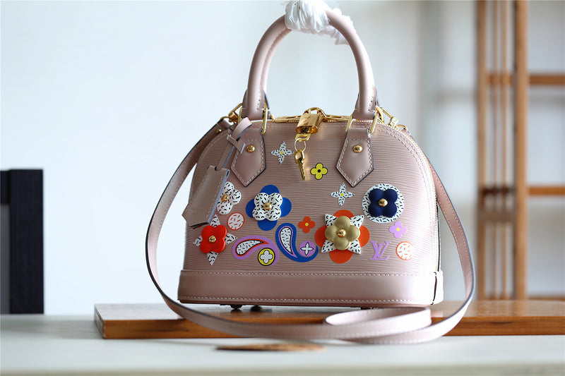 I W Fashion Lu-Vi bags - 8254