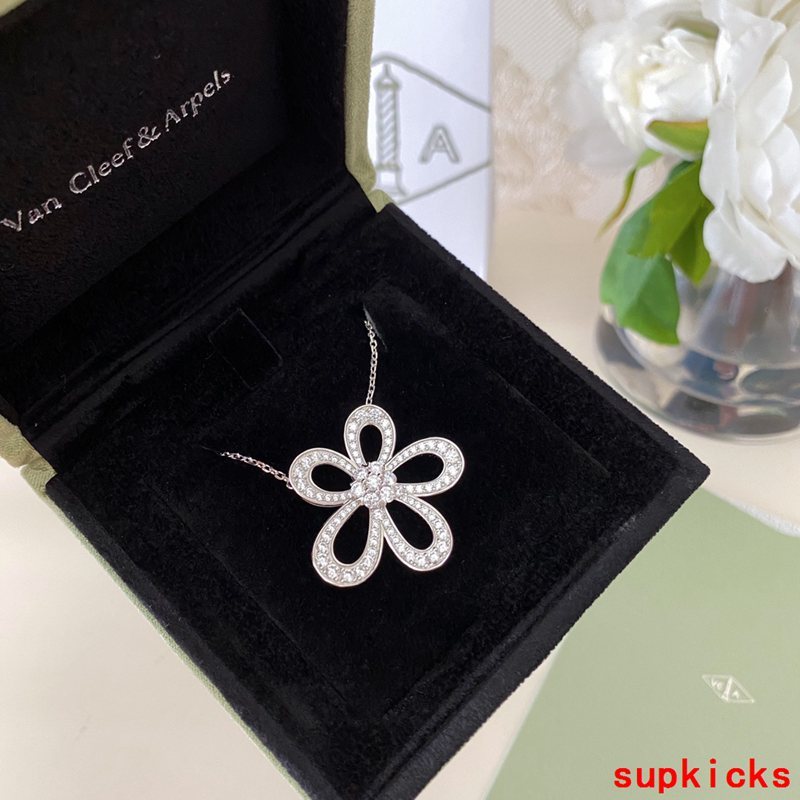 Van Cleef & Arples Jewelry