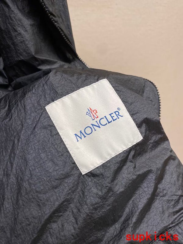 Moncler Luxury Cloth