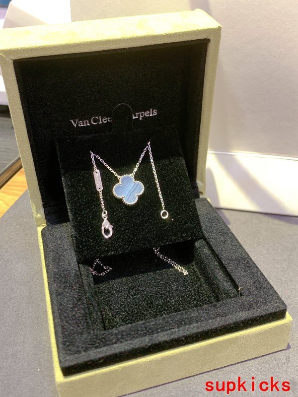 Van Cleef & Arples Jewelry