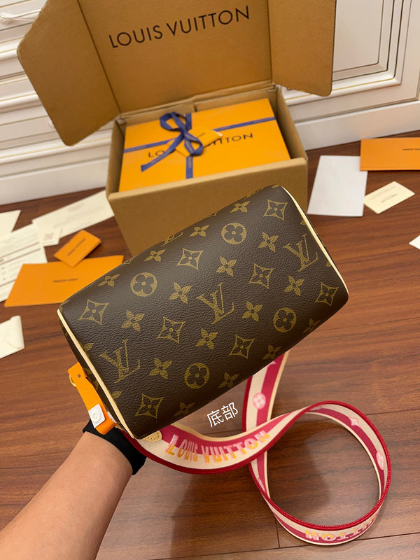 I W Fashion Lu-Vi Bags - 16707