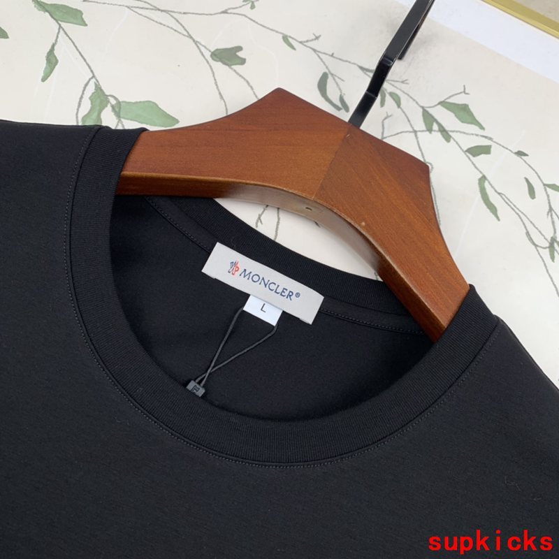 Moncler Luxury Cloth