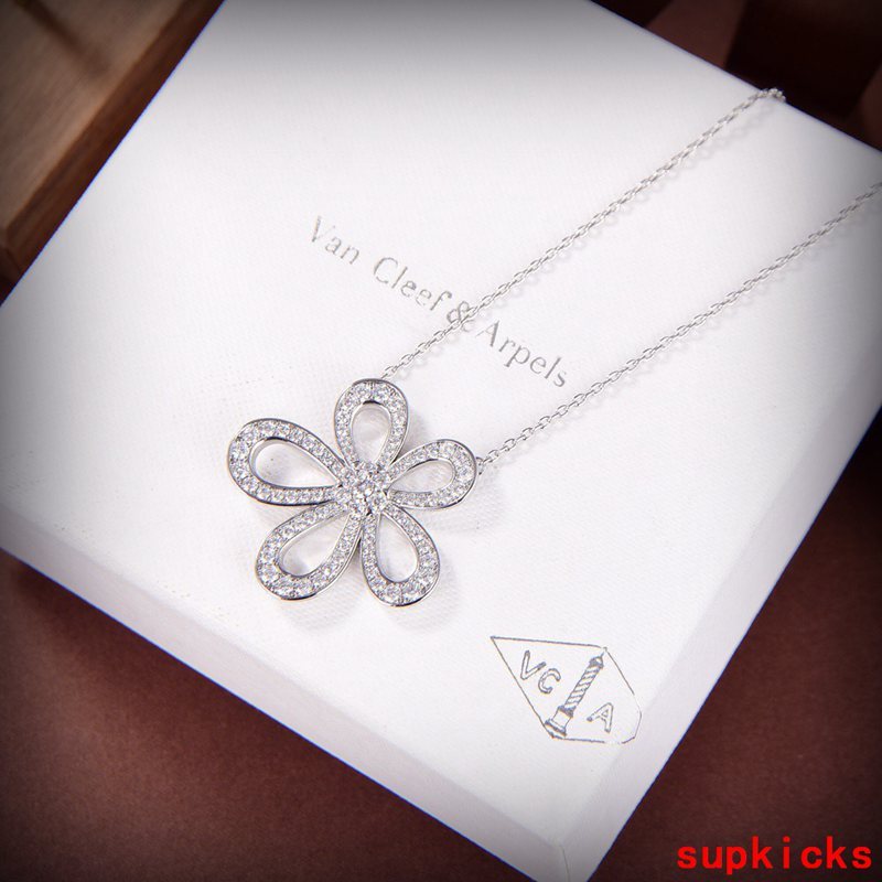 Van Cleef & Arples Jewelry