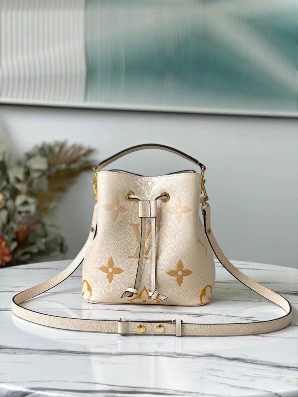 I W Fashion Lu-Vi bags - 17576