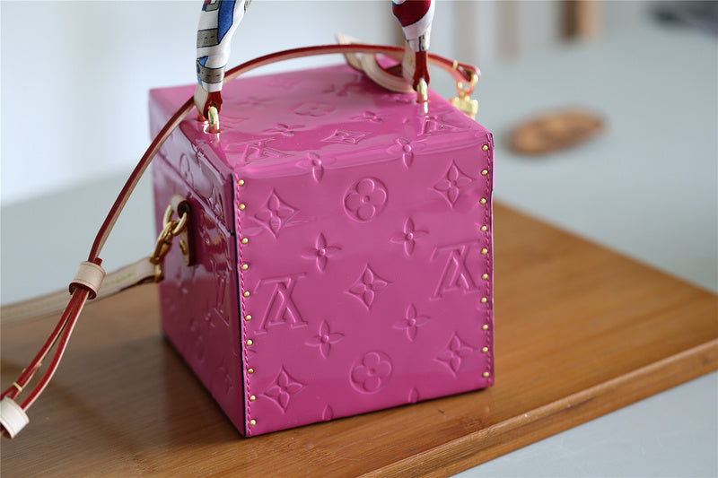 I W Fashion Lu-Vi bags - 9400
