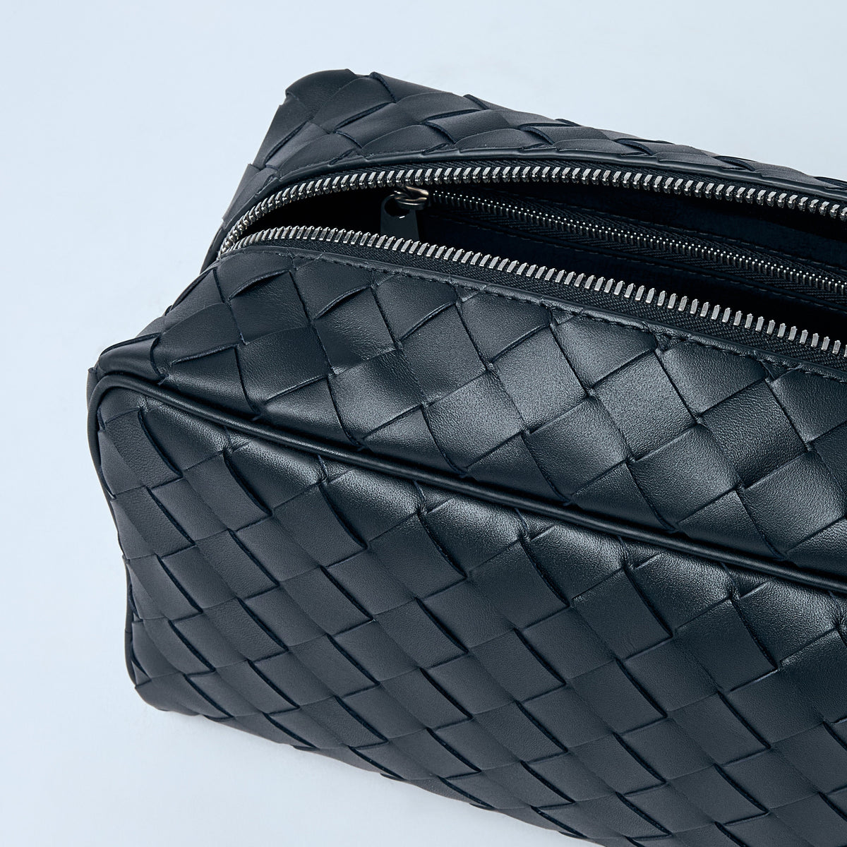 Bottega Veneta Men Intrecciato Travel Pouch