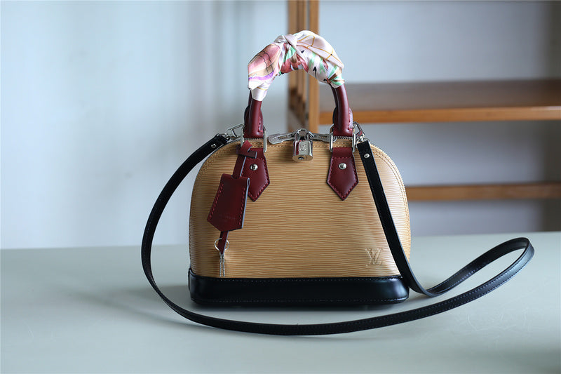 I W Fashion Lu-Vi bags - 8263