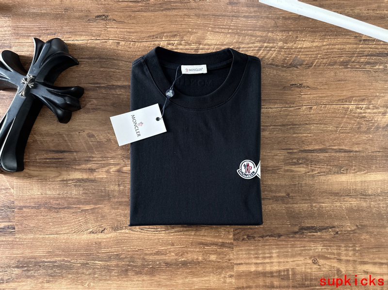 Moncler Luxury Cloth