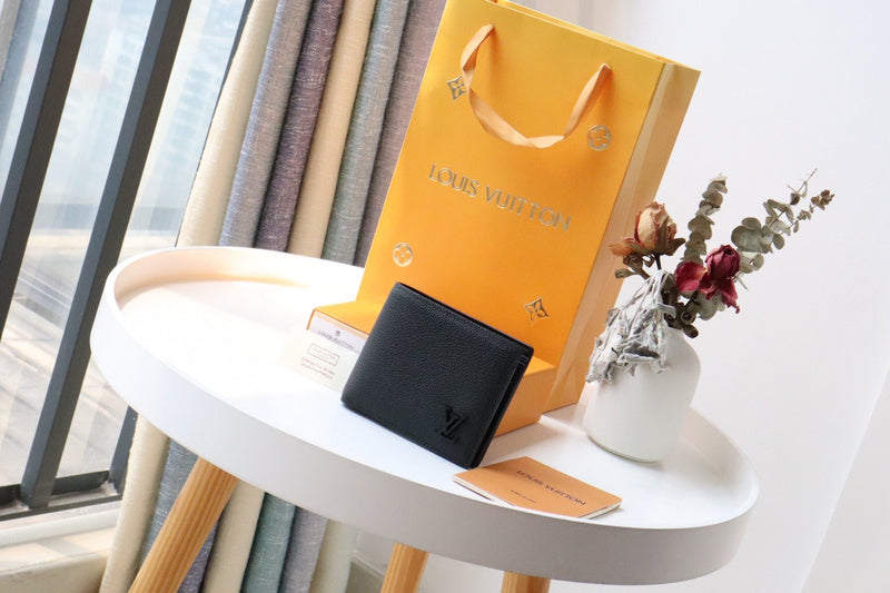 I W Fashion Lu-Vi bags - 17598