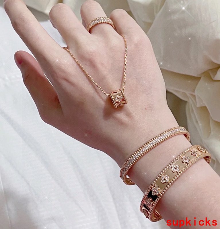 Van Cleef & Arples Jewelry