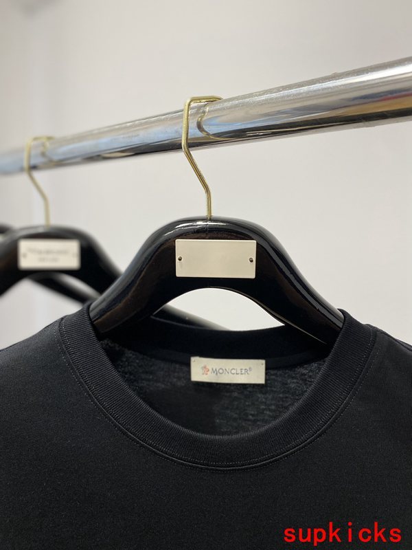 Moncler Luxury Cloth