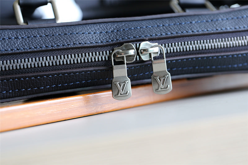 I W Fashion Lu-Vi bags - 9870