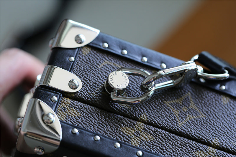 I W Fashion Lu-Vi bags - 10188