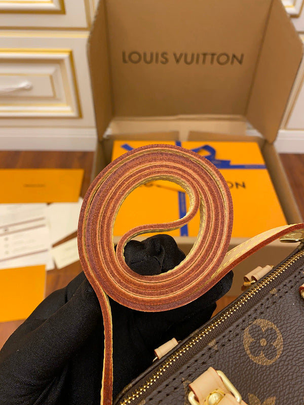 I W Fashion Lu-Vi bags - 17237