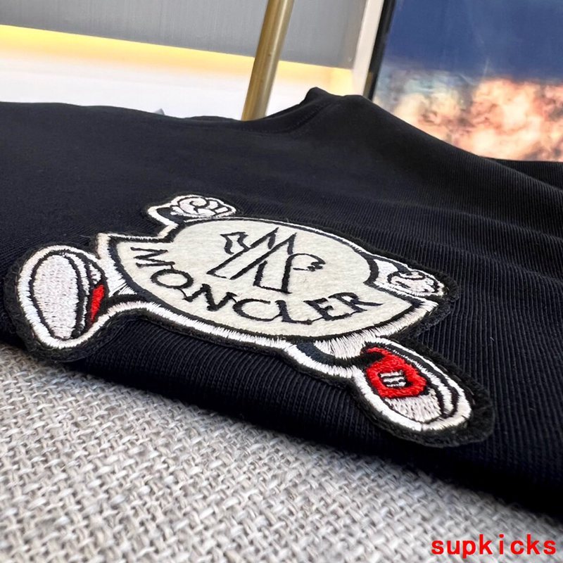 Moncler Luxury Cloth