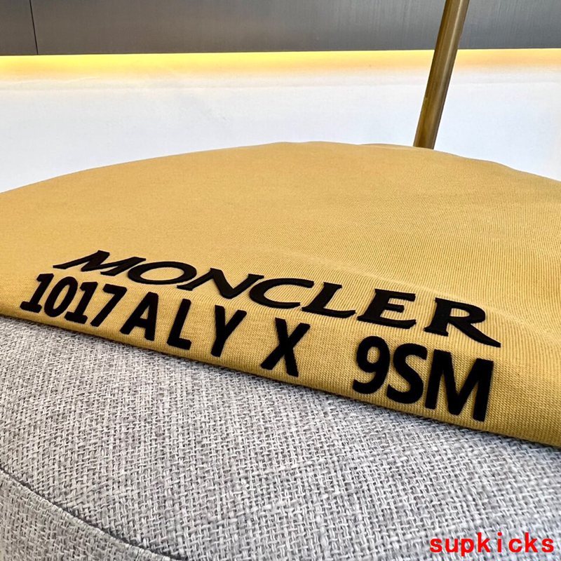 Moncler Luxury Cloth