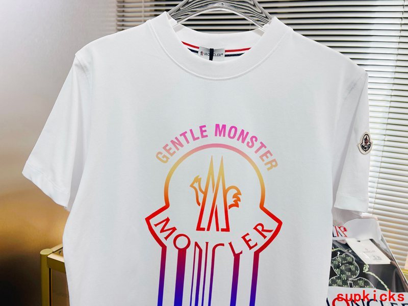 Moncler Luxury Cloth