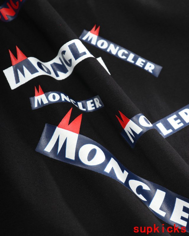 Moncler Luxury Cloth