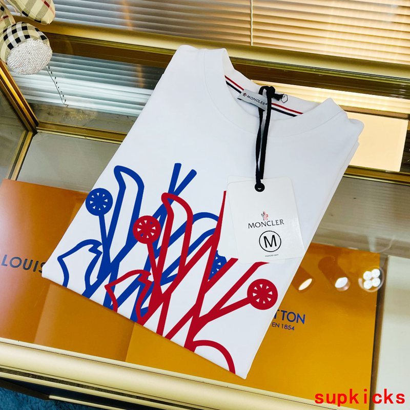 Moncler Luxury Cloth
