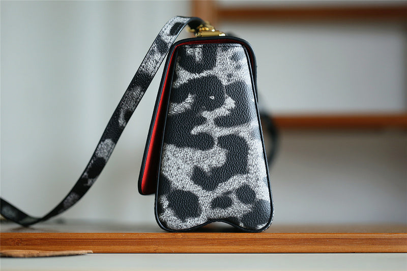 I W Fashion Lu-Vi bags - 8506