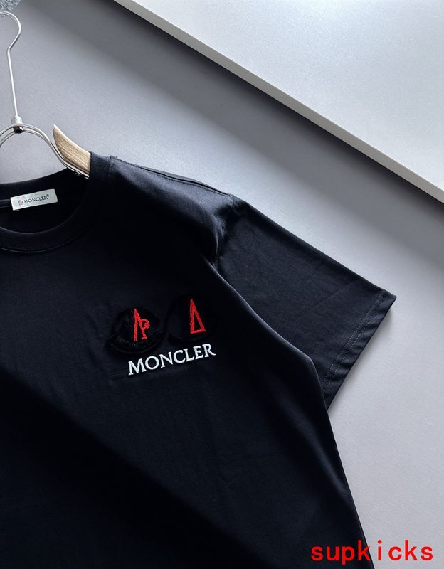 Moncler Luxury Cloth