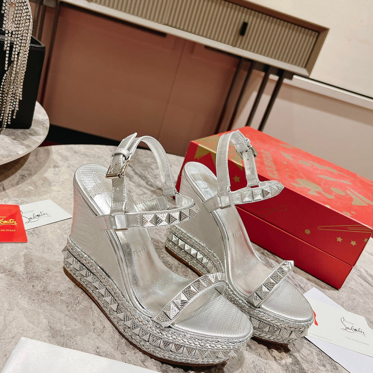 Dragons Bags - High-Quality Designer Products for You - AFFORDABLE LUXURY HEELS - 8323