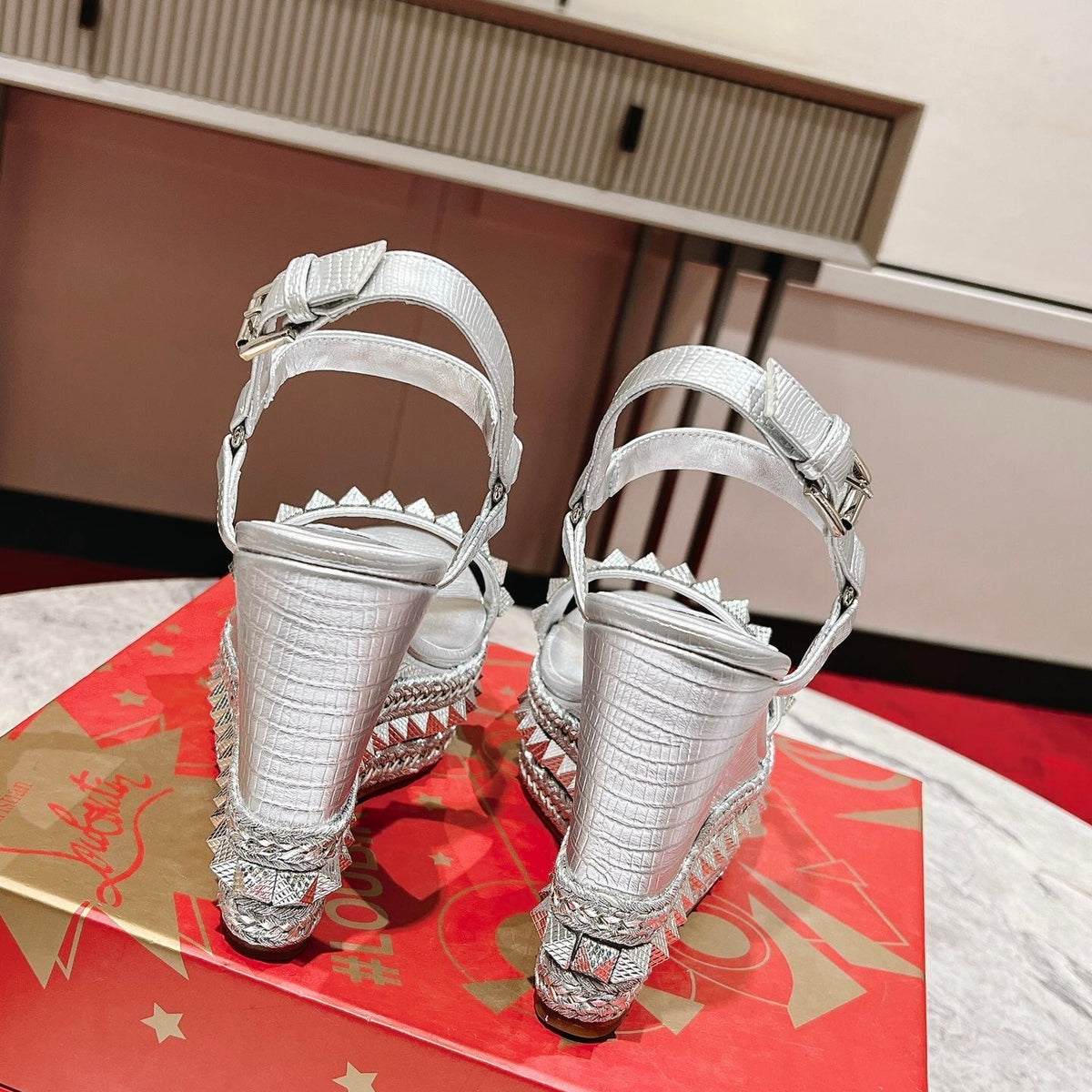 Dragons Bags - High-Quality Designer Products for You - AFFORDABLE LUXURY HEELS - 8323