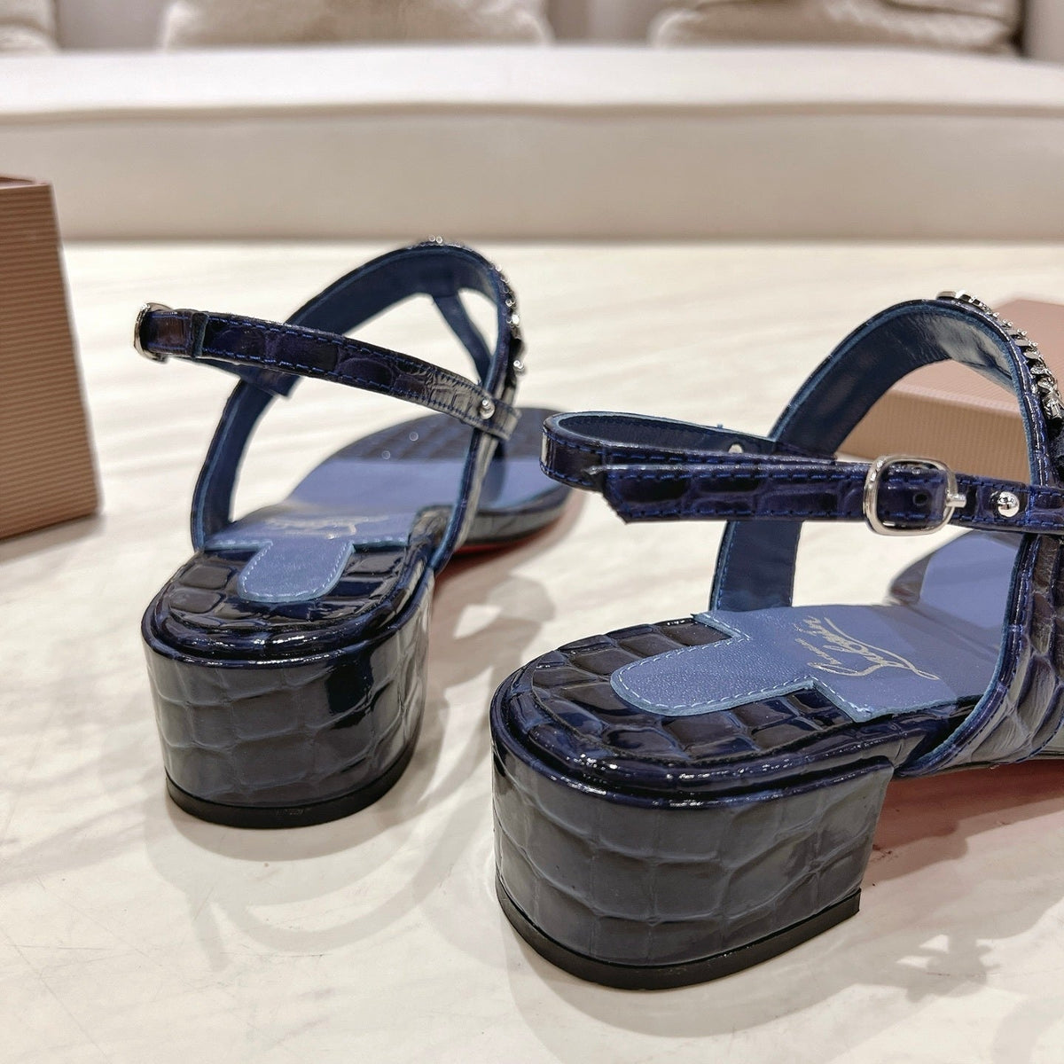 Mila's Edit - High-Quality Designer Products for You - AFFORDABLE LUXURY HEELS - 8227