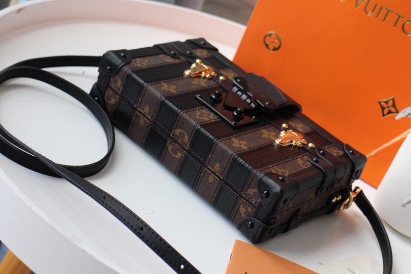I W Fashion Lu-Vi bags - 17658