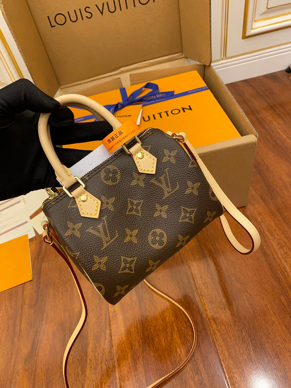 I W Fashion Lu-Vi bags - 17237
