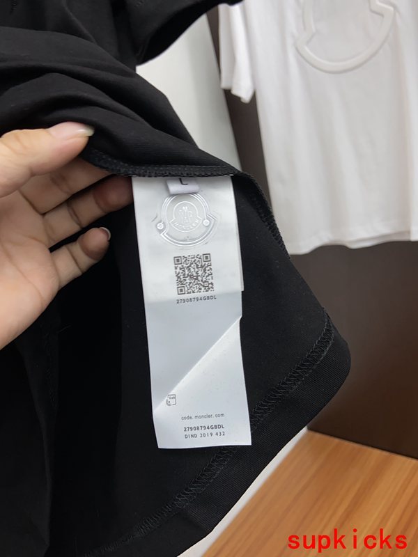 Moncler Luxury Cloth