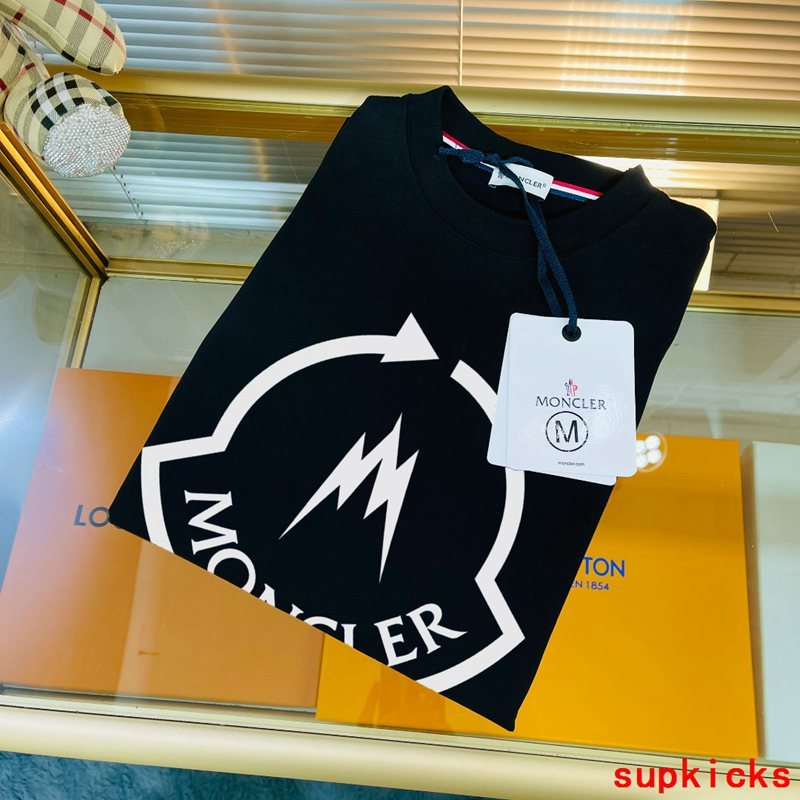 Moncler Luxury Cloth