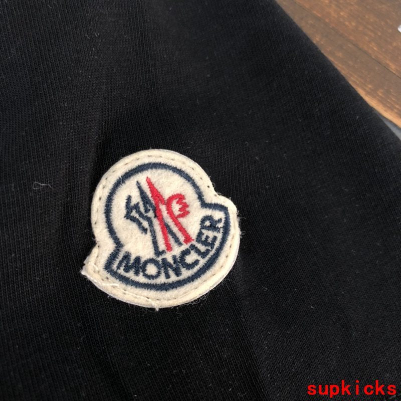 Moncler Luxury Cloth