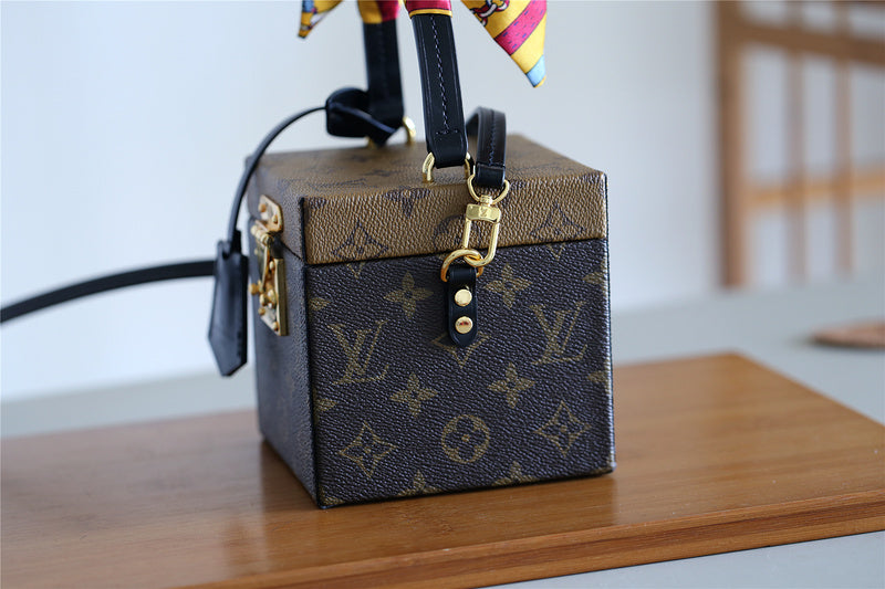 I W Fashion Lu-Vi bags - 9401