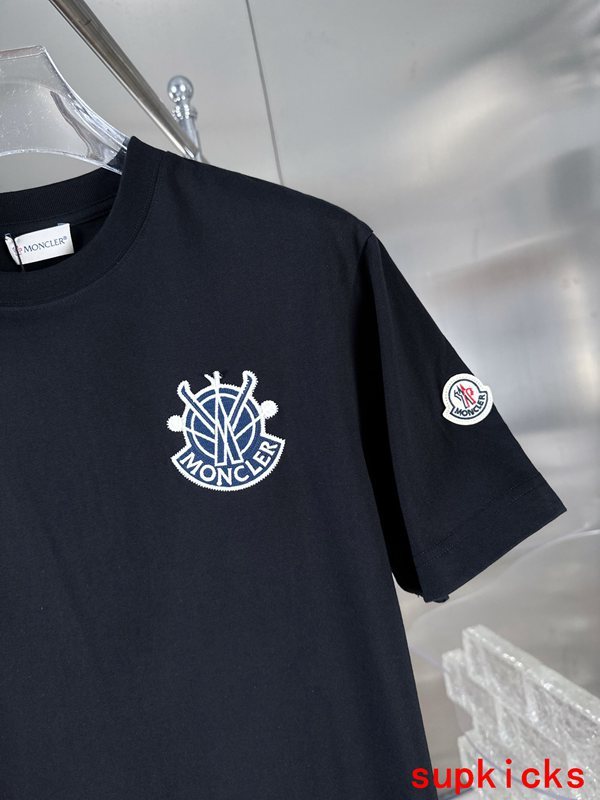 Moncler Luxury Cloth