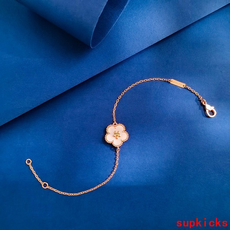 Van Cleef & Arples Jewelry
