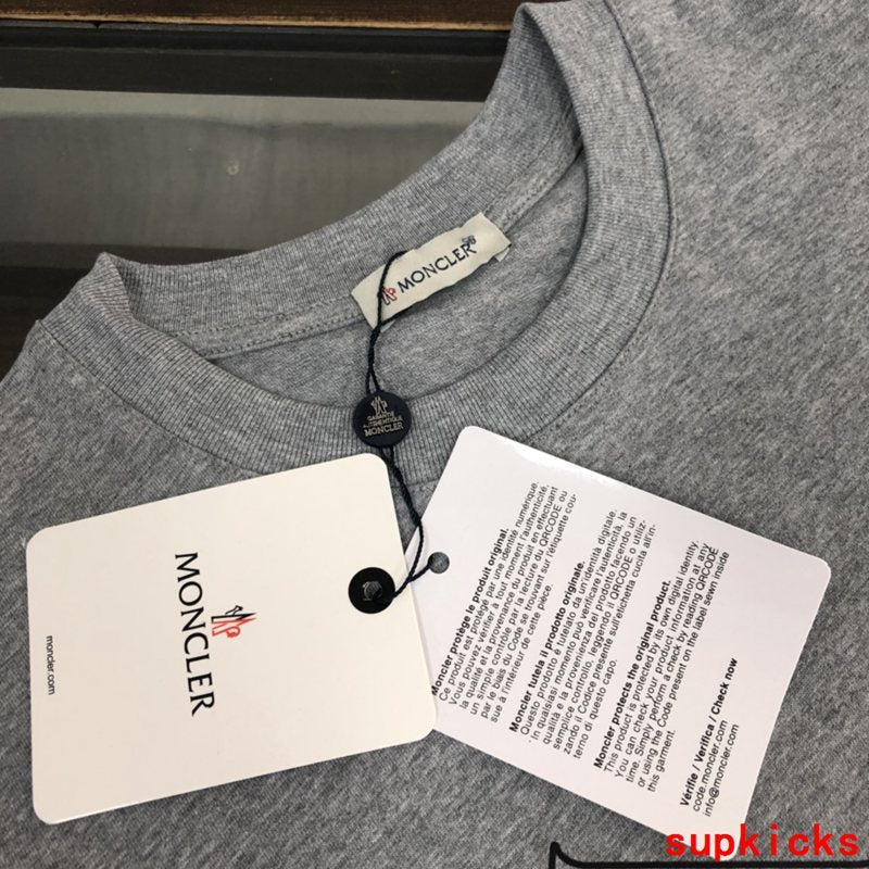 Moncler Luxury Cloth