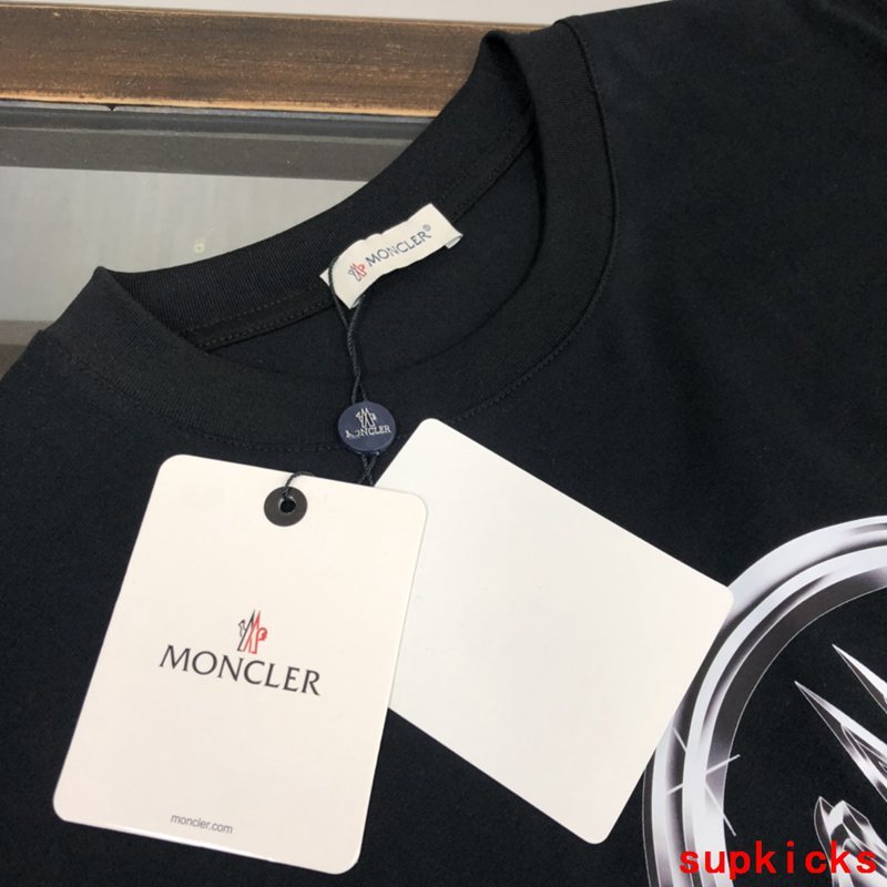 Moncler Luxury Cloth