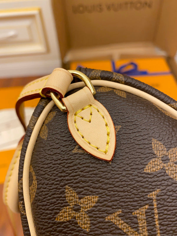 I W Fashion Lu-Vi bags - 17237