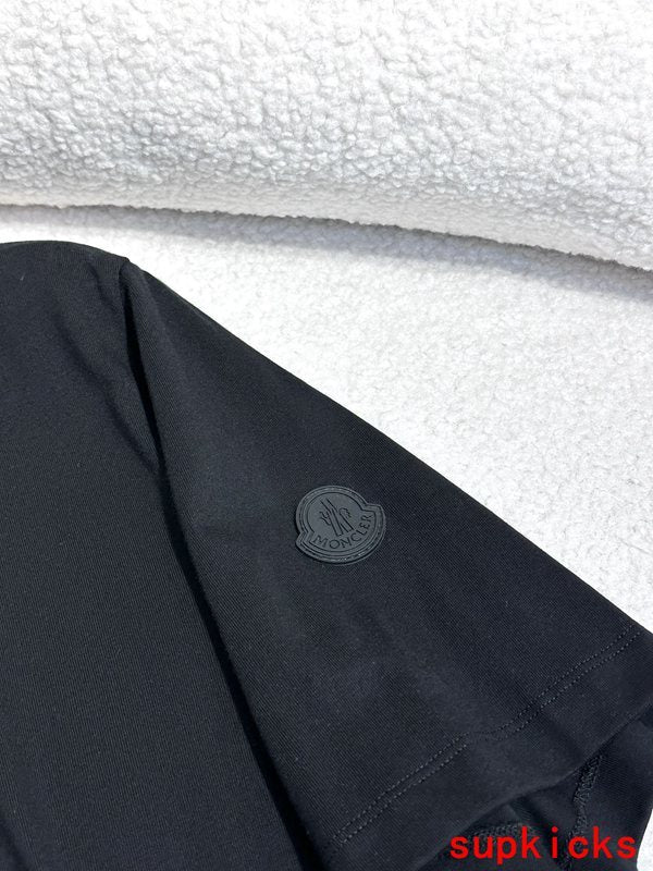 Moncler Luxury Cloth