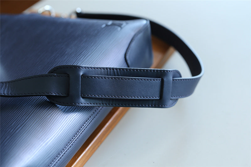 I W Fashion Lu-Vi bags - 9881