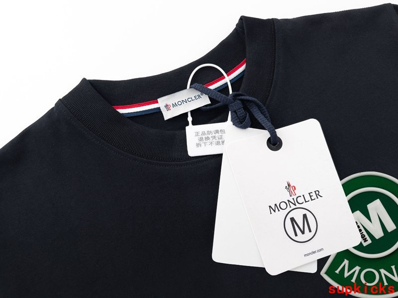 Moncler Luxury Cloth