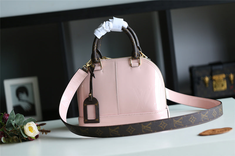 I W Fashion Lu-Vi bags - 8278