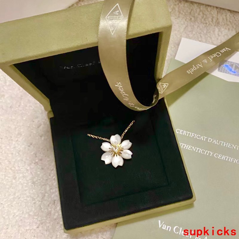 Van Cleef & Arples Jewelry