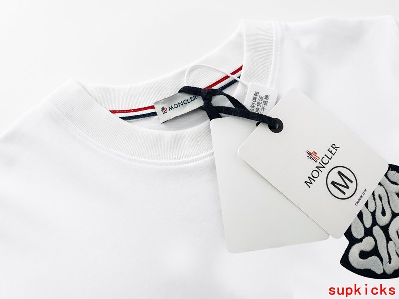 Moncler Luxury Cloth