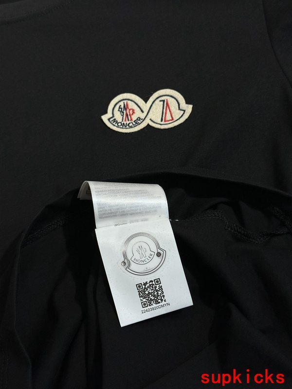 Moncler Luxury Cloth